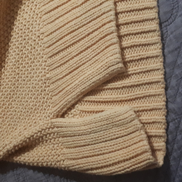 Knit sweater, gold, long slv, cotton & acrylic blend, side splits  Lucky Brand - Picture 4 of 4